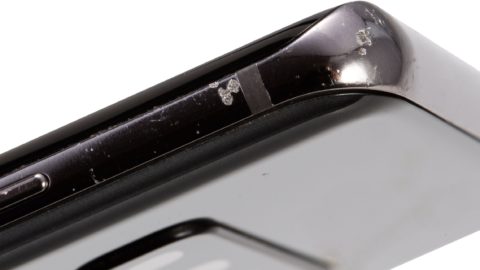 Dettaglio dei bordi : con una custodia sparisce tutto